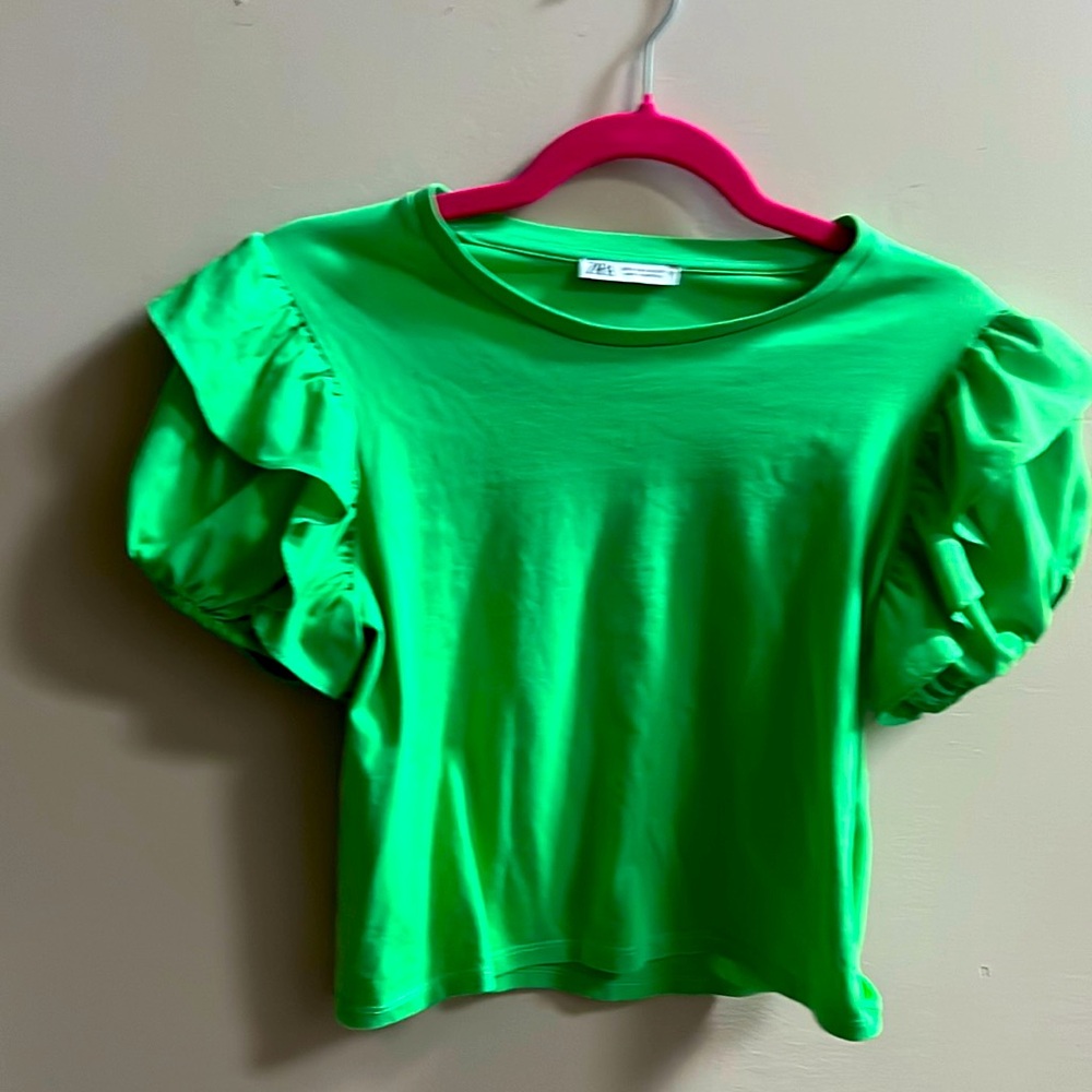 Zara Green Balloon Sleeve Top Size Small Round Neck T-Shirt Made of 100% Cotton